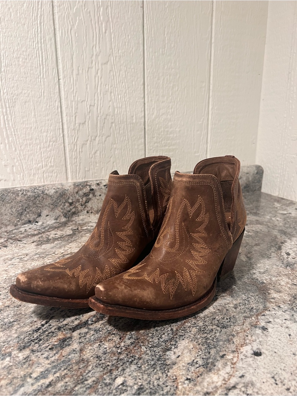 Women’s Ariat Dixon Boots - size 8.5